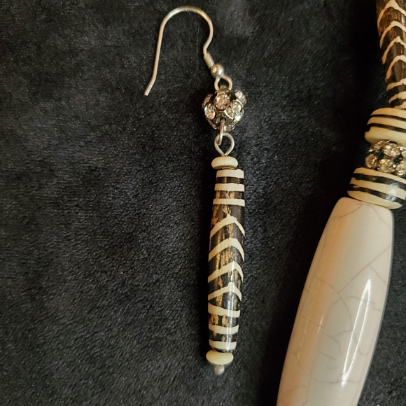 Chico's zebra necklace earrings set - Picture 5 of 12